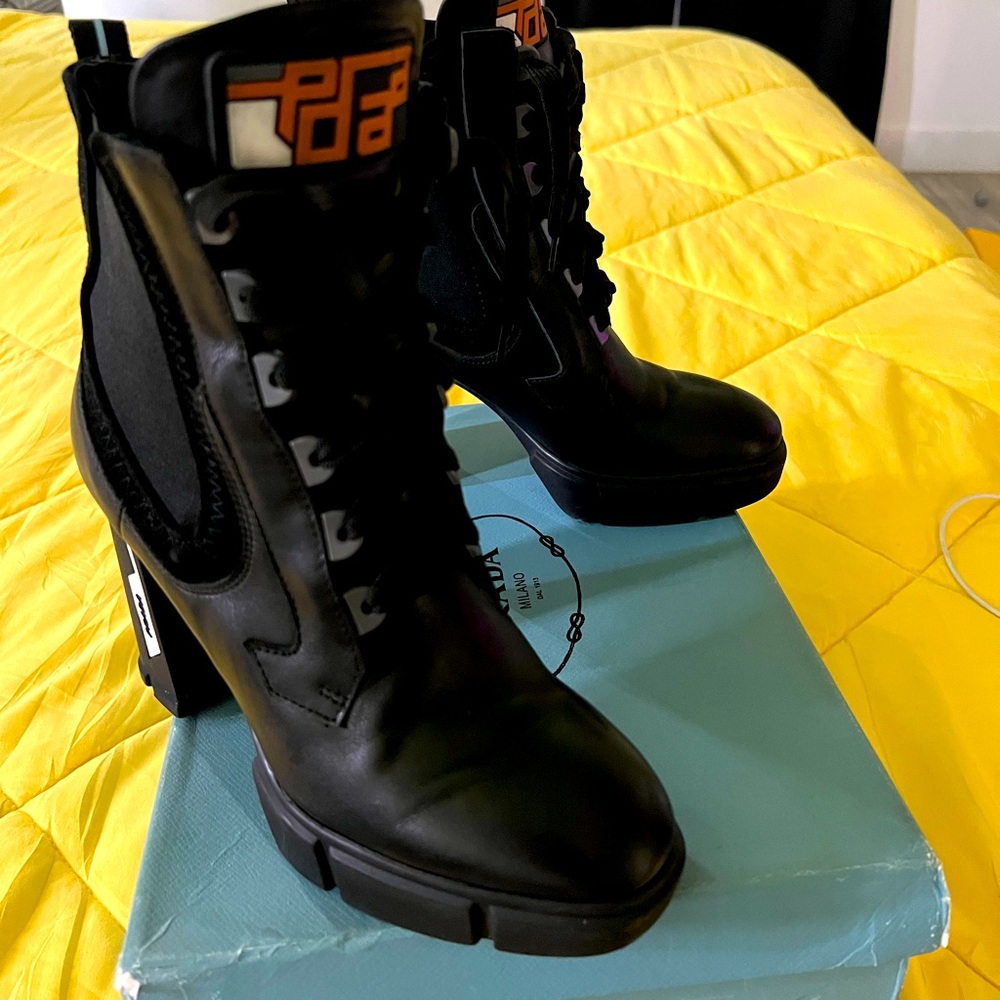 Prada Boots size 37 Authentic 💯💯💯💯💯